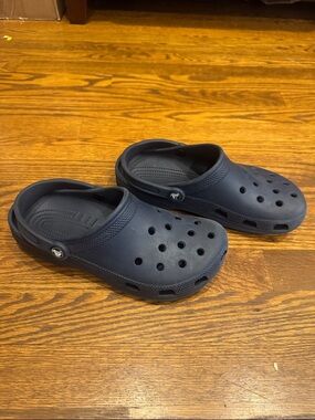 CROCS Classic Clog in Navy Blue W9/M7